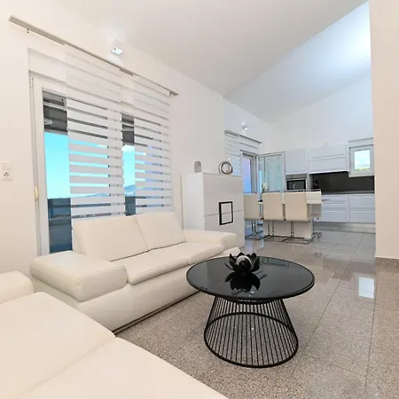 Apartmani- Lastro *