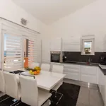Apartman Apartmani- Lastro *