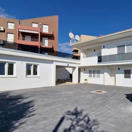 Apartmani- Lastro شقة
