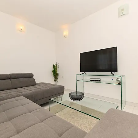 Apartmani- Lastro * تروغير