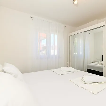 Apartmani- Lastro تروغير
