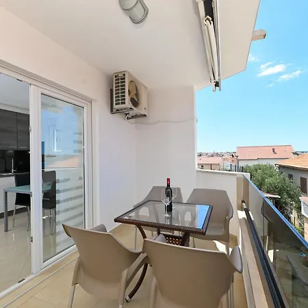 Apartmani- Lastro شقة تروغير