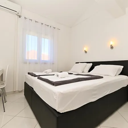 Apartmani- Lastro تروغير