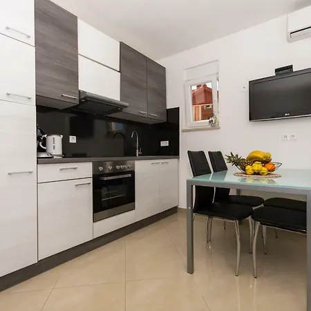 شقة Apartmani- Lastro تروغير